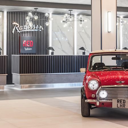 哈姆斯沃思 Radisson Red London Heathrow酒店 外观 照片 Reception of the hotel