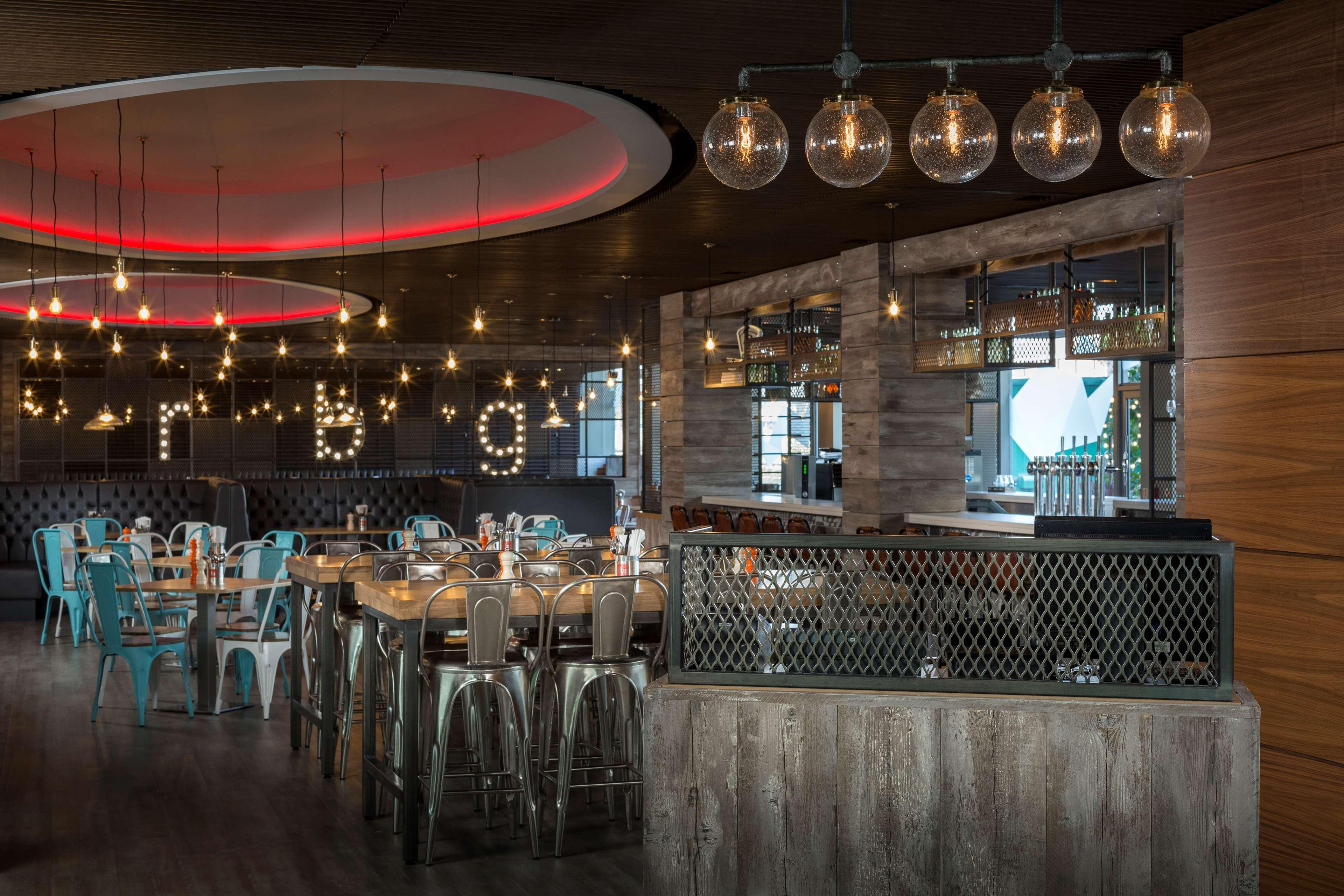 哈姆斯沃思 Radisson Red London Heathrow酒店 外观 照片 Interior of the restaurant