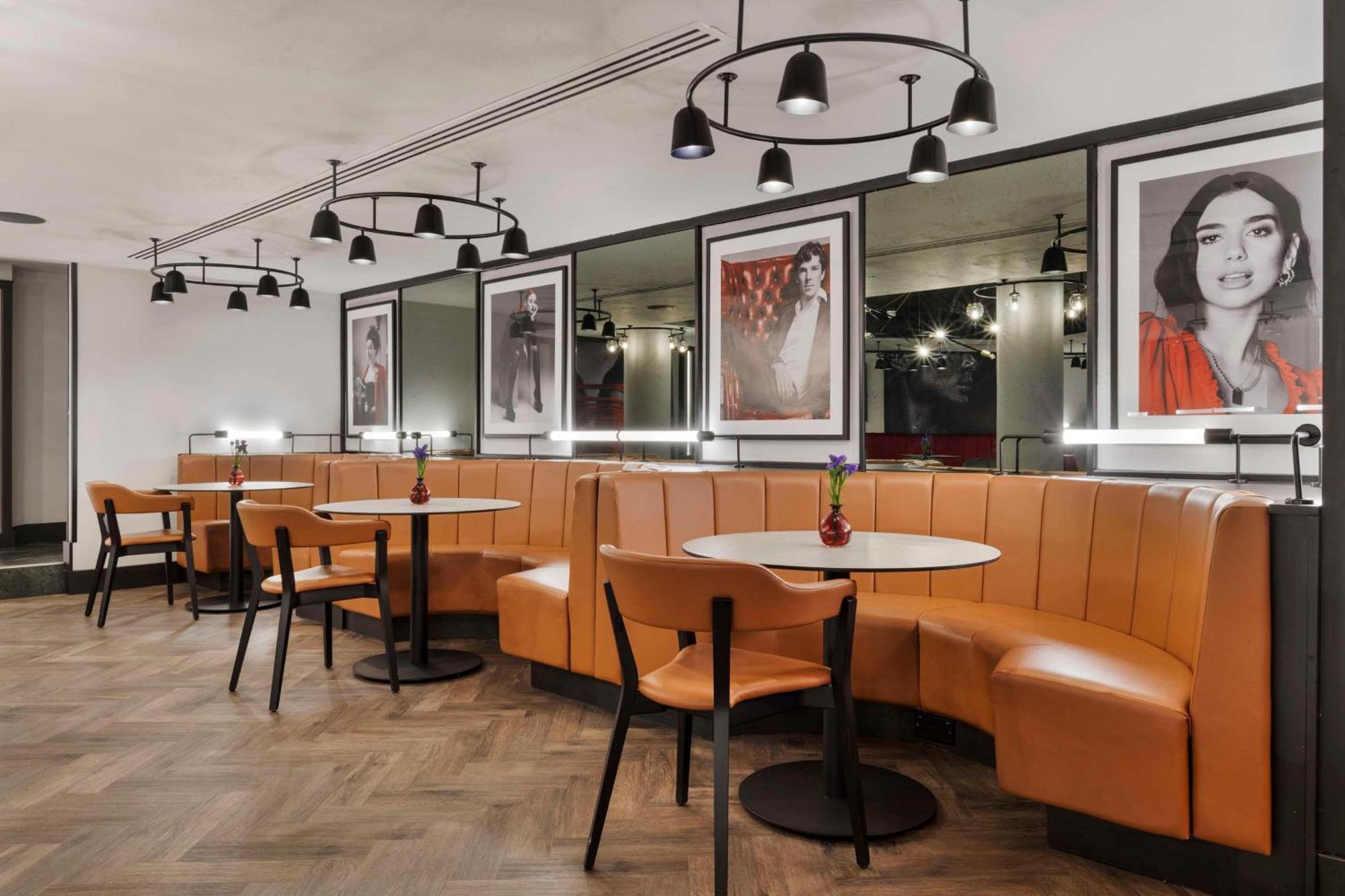 哈姆斯沃思 Radisson Red London Heathrow酒店 外观 照片 Interior of the hotel