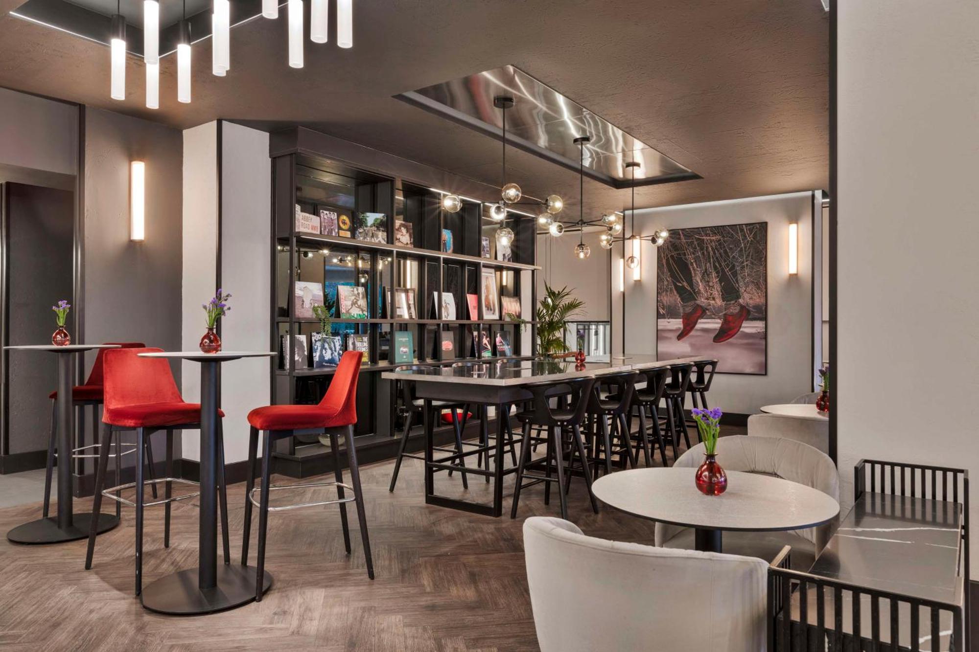 哈姆斯沃思 Radisson Red London Heathrow酒店 外观 照片 Interior of the hotel