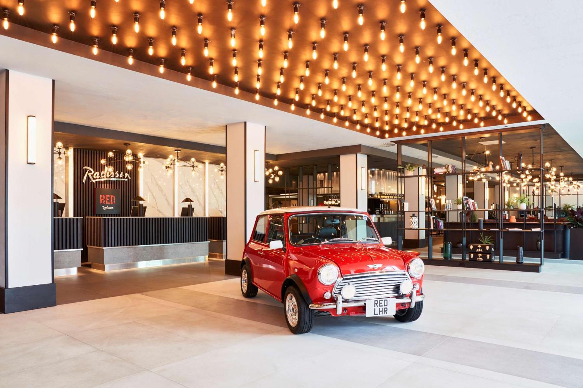 哈姆斯沃思 Radisson Red London Heathrow酒店 外观 照片 Radisson Red