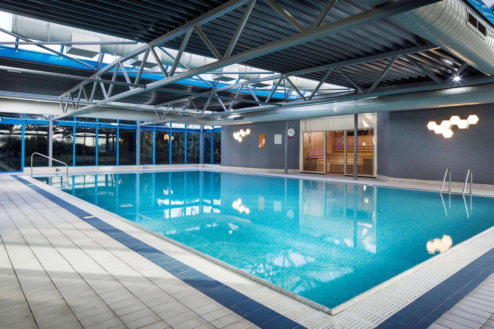 哈姆斯沃思 Radisson Red London Heathrow酒店 外观 照片 Swimming pool