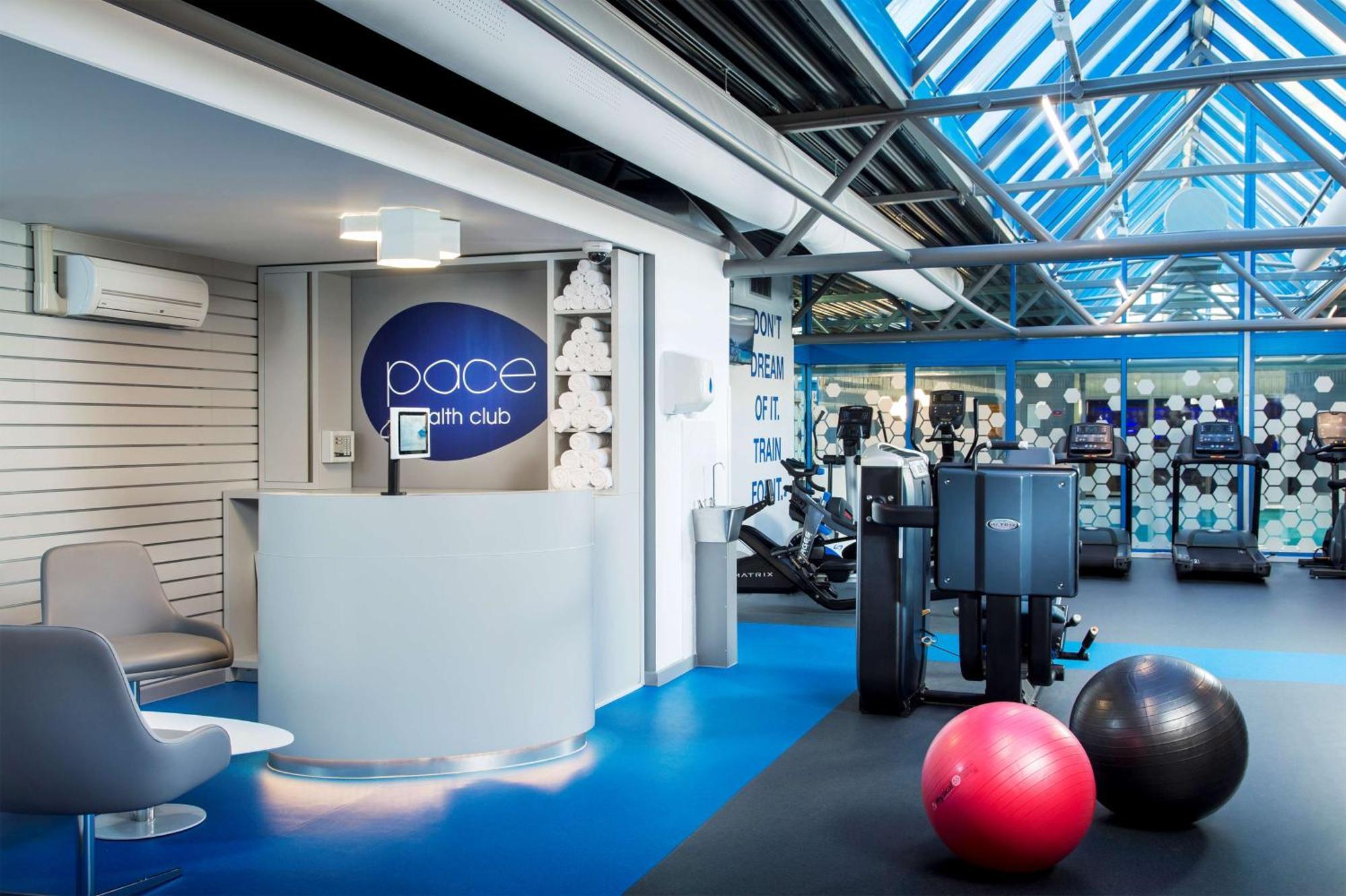 哈姆斯沃思 Radisson Red London Heathrow酒店 外观 照片 Pace Fitness Club